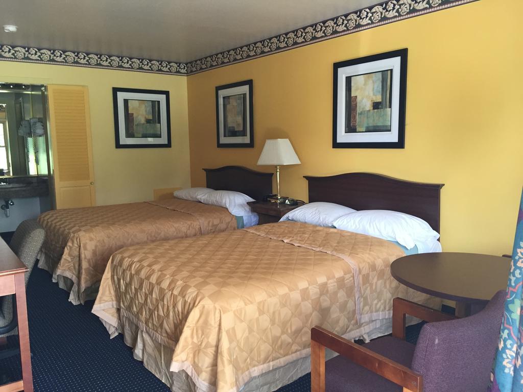 Norwalk Inn Extérieur photo