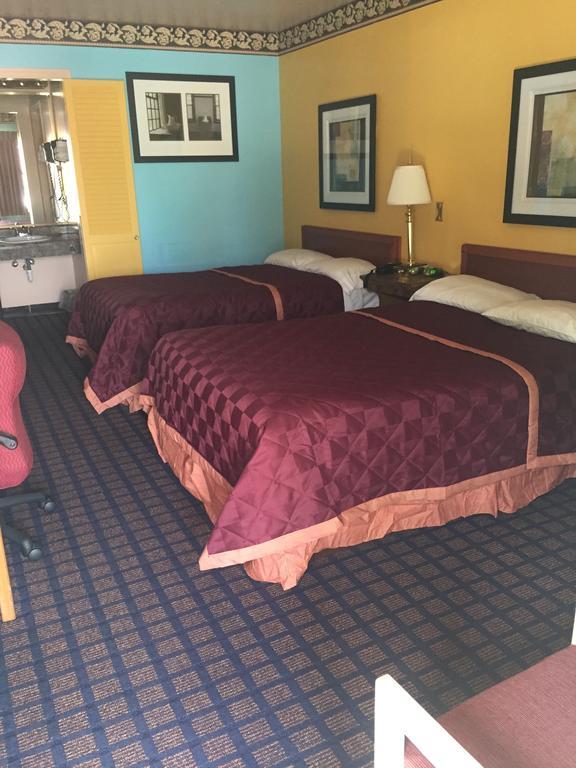 Norwalk Inn Extérieur photo