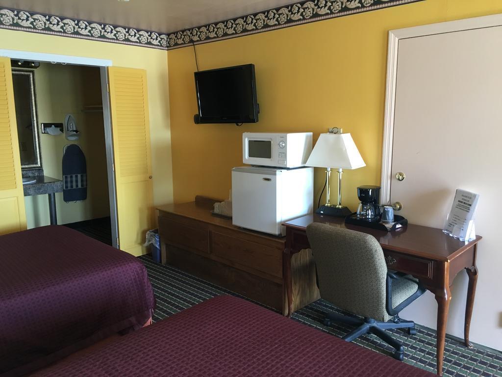 Norwalk Inn Extérieur photo