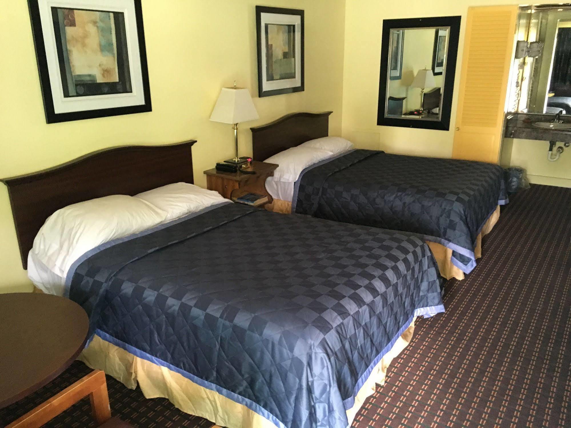 Norwalk Inn Extérieur photo